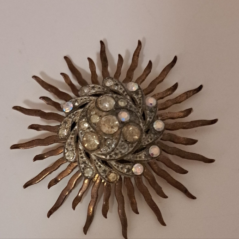 Elegant Art Deco Gold and Silver Sunburst Estate Brooch